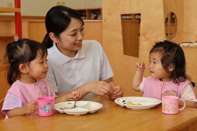 株式会社Doooxが伴走支援を行う、奈良県の社会福祉法人愛和会は、全国的な保育士不足の中で採用計画を大きく上回る前年比3倍近くの人材確保に成功。2024年には新たに小規模保育園の開設も決定。