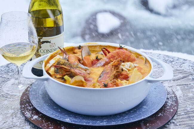 【星野リゾート　奥入瀬渓流ホテル】幻想的な雪景色と、海の味わい広がるあつあつの朝食を堪能する「渓流ブイヤベース朝食」新登場