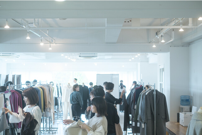「北欧、暮らしの道具店」オリジナルアパレルが年間180％成長と好調、10万足販売した“靴下”などロングセラー商品も誕生し全アパレルで売上の7割を占めるまでに。初の「試着会」レポートも公開！