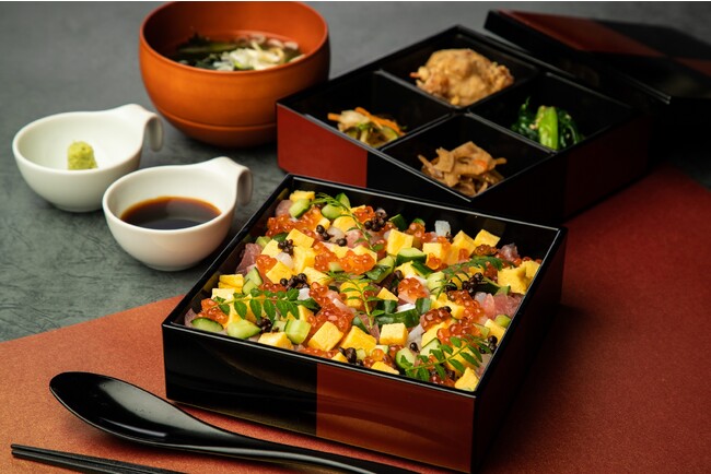 【11月限定ランチ】新鮮な赤身鮪、いくら、真蛸を贅沢にのせた『海鮮バラちらし重』が登場！～銀座バグースプレイス～