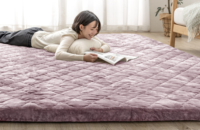「ベッドの上で暮らしたい…」が叶う!?やみつき注意の極厚カバーリングラグに新色が登場!