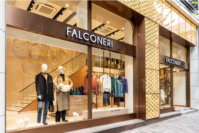 イタリアンカシミヤブランドFALCONERI（ファルコネーリ）銀座店にてFLOS（フロス）とコラボレーション