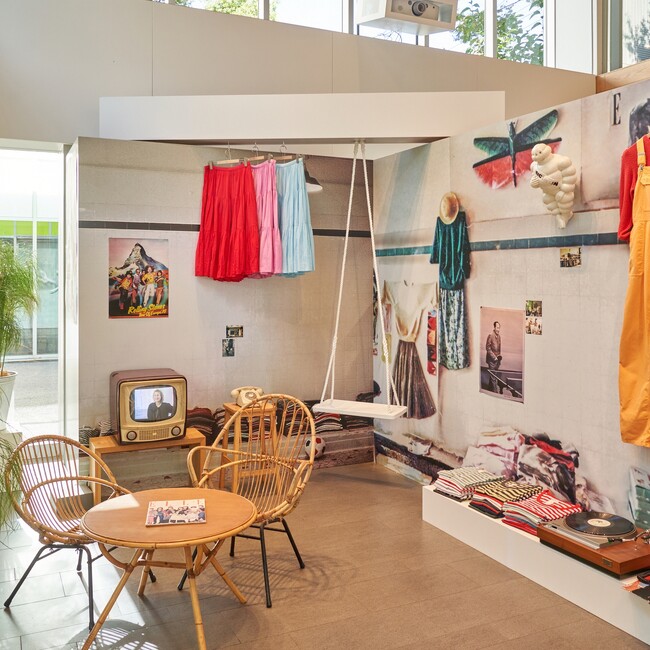 VMSが『Signe agnes (b.) シニエ・アニエス(ベー)「アニエスベーを巡る」展』の会場をデザイン