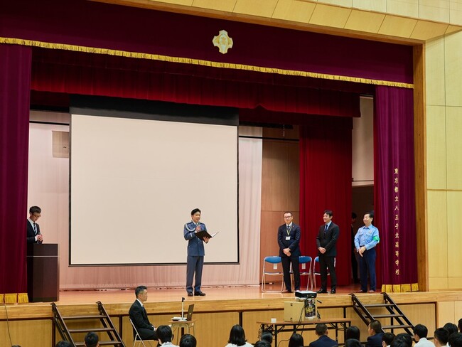 松本 利夫 特別防犯支援官が八王子北高等学校を訪問　生徒に「犯罪実行者募集には絶対に手を出さないで」と呼び掛け