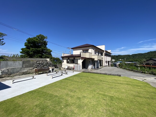 【館山リトリート】千葉県・館山の最大30名泊まれる大型の一棟貸し宿泊施設の広いお庭でBBQ！冬季限定の鍋プランも販売中。食材のご注文を受け付けしております。