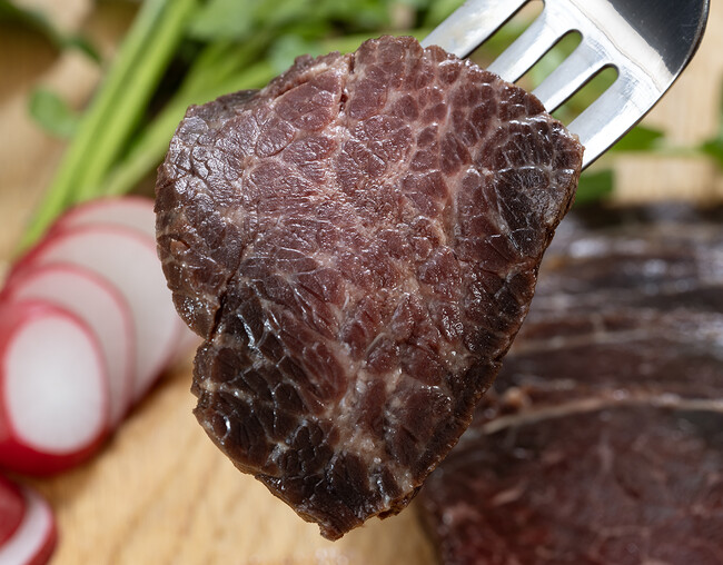 鯨肉をもっと身近に、さらにおいしく！「低温熟成した鯨赤肉のロースト（ローストホエール）」をECサイトでお取り寄せ