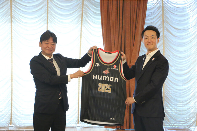 作業着スーツ発祥ブランド「WWS」B.LEAGUE「大阪エヴェッサ」スタッフのユニフォームとして導入