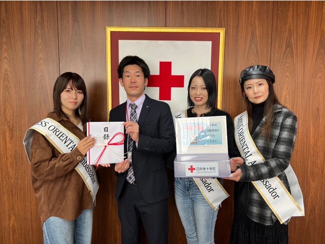 ミスオリエンタルファイナリストが日本赤十字社へ訪問
