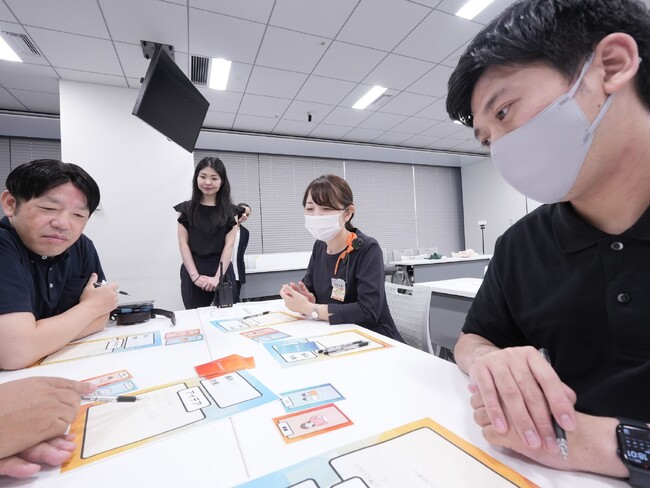 LIXILショールームを運営するLIXIL Advanced Showroomで「生理痛体験を通した想い合い研修」を実施。