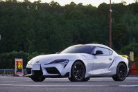 バラエティあふれるラインナップを揃えるおもしろレンタカーがトヨタ「GRスープラRZ 6速マニュアル車」をレンタル開始