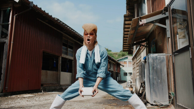 綾小路 翔さんが岡崎体育さんの間違ったスマホのセキュリティ対策にツッコミ！ドコモビジネス「ビジネスマホパック（R）」新TVCMを2023年11月13日（月）より放映開始