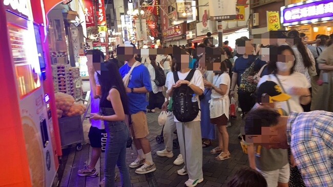 大阪・道頓堀の生搾りオレンジジュース自動販売機　1日の販売数が450杯超！ IJOOZ過去最高に