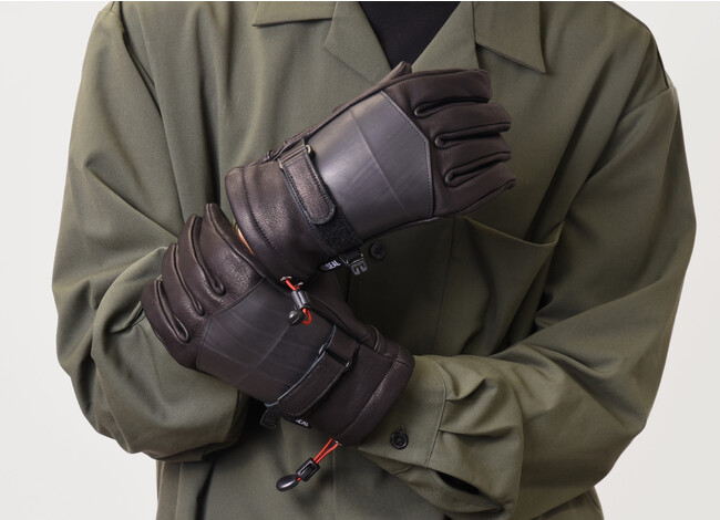 世界初※捨てられたタイヤを使用した高級グローブを新発売。
