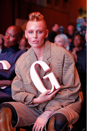 【ルイ・ヴィトン】ローレン・ワッサーがルイ・ヴィトンを着用