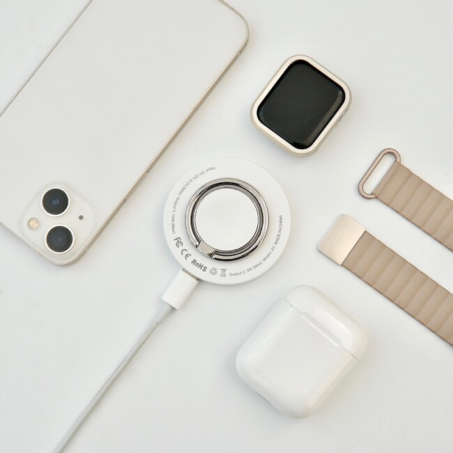 マグネット式で装着簡単！3in1充電器が新発売