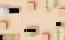 [Instagramプレゼントキャンペーン開催！]肌を柔らげ潤いの通り道をつくる導入美容液「MUQURU／ムクル オイルインエッセンス」肌に棲む「常在菌(美肌菌)」の栄養となるアミノ酸、酵母、酵素、ハチミツを配合し、キメの整った透明感(*1)のある無垢な素肌へ導きます