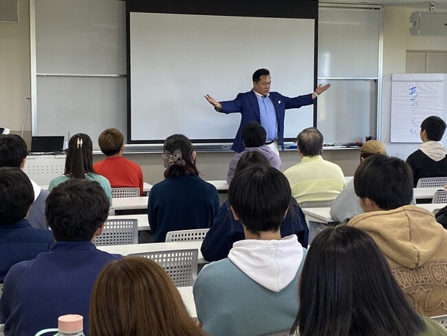 『社会と共に成長するコミュニケーションスキル』 - ワールドクラスパートナーズ、関西学院大学の学生にメディアとプレゼンテーションの重要性を伝授
