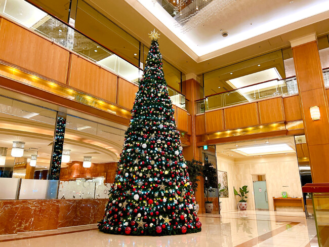 【ロイヤルパークホテル】都内ホテル最大級の高さ！約7.5ｍのクリスマスツリーが新登場！キッズ向けSDGs体験も実施。