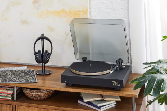 アナログレコードをワイヤレススピーカーやヘッドホンで手軽に楽しめる Bluetooth機能搭載ターンテーブル「Spinner BT」登場！