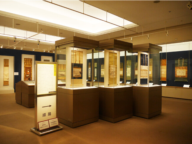 【泉屋博古館】住友コレクションの掛け軸の名品が一堂に。特別展「表装の愉しみ -ある表具師のものがたり」が開催中。