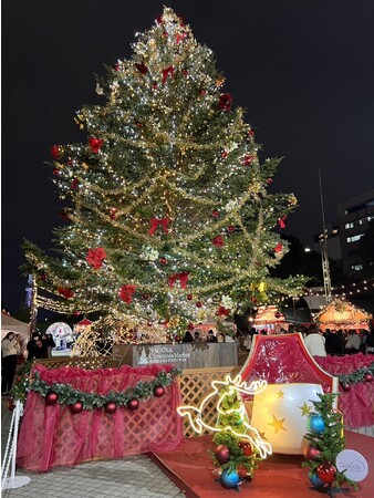 今年もこの季節がやってくる！大きなクリスマスツリーのもと、ドイツのグルメや雑貨を楽しめます。「名古屋クリスマスマーケット 2023」12月9日（土）より開催！