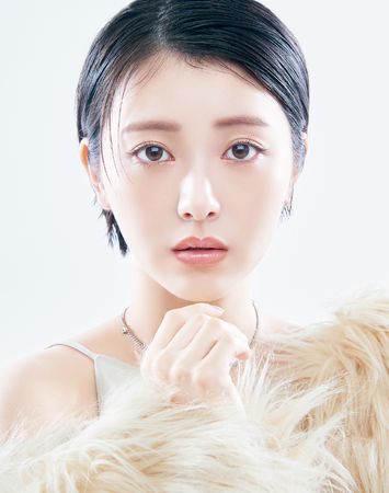 朝ドラを経て美しさを増した浜辺美波＆初の絵本が話題の羽生結弦が表紙に登場！　VOCE1月号は11月22日（水）発売！