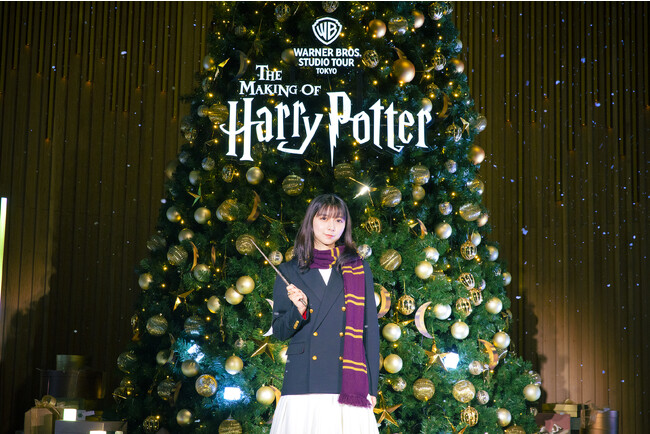 ワーナー ブラザース スタジオツアー東京 ‐ メイキング・オブ・ハリー・ポッター　初めてのクリスマス・シーズンを彩るツリーが登場！