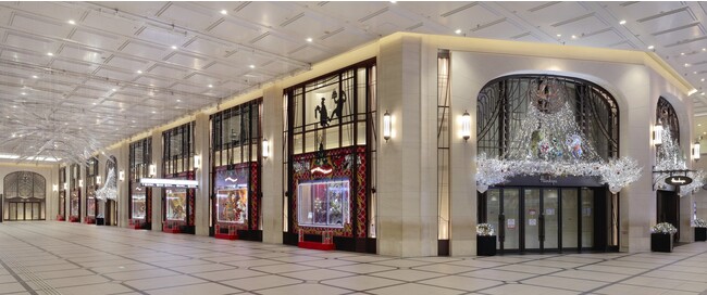 さらに印象的に！阪急うめだ本店のクリスマスウィンドーは「鏡の国のアリス」のマリオネット劇場