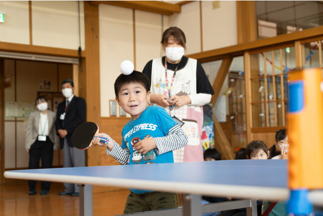 卓球のバタフライ 秋田県五城目町のこども園に子ども向け卓球台とオリジナル絵本を寄贈