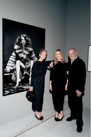 「ヘルムート・ニュートン - 真実と虚構」展のオープニングに、アート界とファッション界の著名人がア・コルーニャに集結