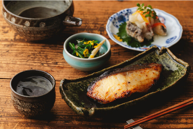 ジェイアール京都伊勢丹 和洋酒コーナー×西京焼き 京都やま六 がコラボ！好きなお酒を持ち込んで、焼き立ての西京焼きを肴に一杯