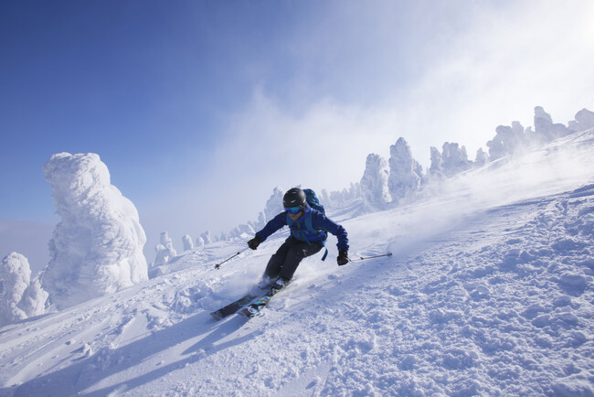 【星野リゾート　奥入瀬渓流ホテル】憧れの八甲田スキーをフルサポート！　3泊4日の宿泊プラン「八甲田パウダースノー満喫ステイ」今年も実施｜提供期間：2024年1月8日～2月29日