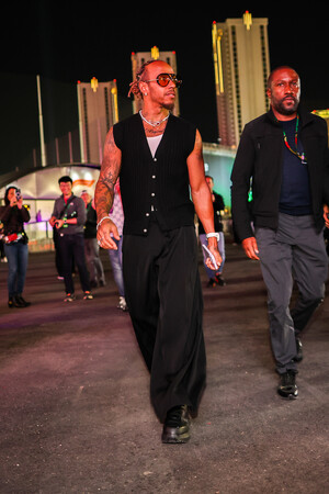 【ルイ・ヴィトン】ルイス・ハミルトン、ルイ・ヴィトンを着用