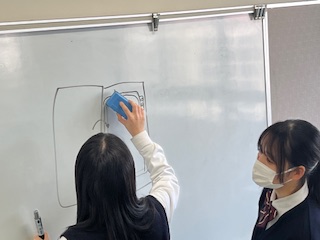 最優秀チームの案を伊藤手帳が商品化。「愛知商業高等学校手帳制作プロジェクト～私たちのモノづくり」プレゼン選考会12月8日（金）開催。事務科3年生4チーム8名が商品開発とプレゼンテーションに初チャレンジ