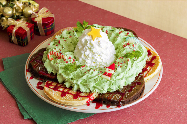 【Eggs ’n Things】クリスマスを華やかに彩る期間限定メニューが登場！「クリスマスリースパンケーキ」「ビーフシチュー ロコ・モコ」11月25日（土）～12月25日（月）まで販売
