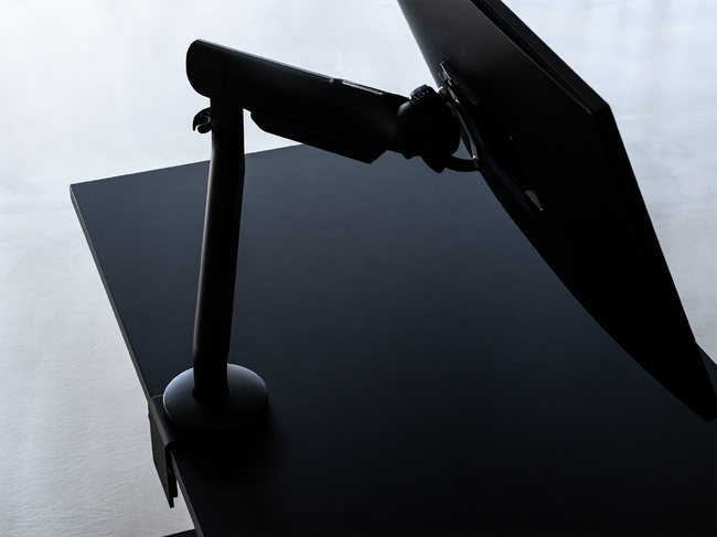 モジュール式拡張デスク『PREDUCTS DESK』の新モデル『METRO DARK』販売開始