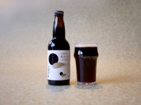 黒みつの上品な甘さと黒ビールのコクが絶妙！国分首都圏、「TOKYO黒みつLAGER」を数量限定発売。榮太樓總本鋪の黒みつ×石川酒造のデュンケル(黒ビール)がコラボレーション！