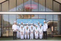 調理師を目指す高校生が14種類の出汁をテイスティング