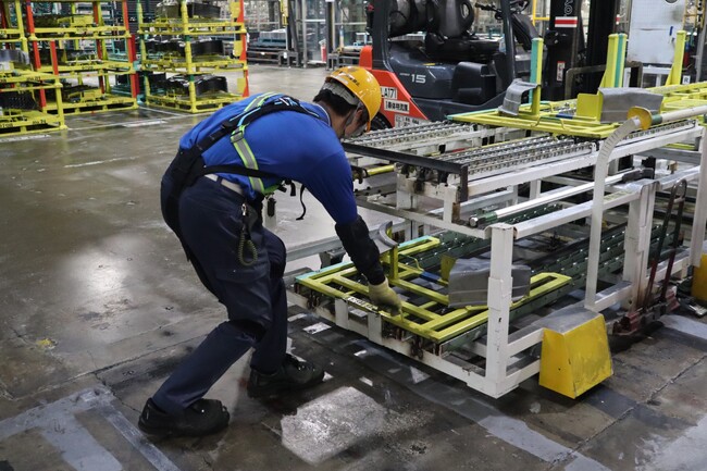 イノフィス、トヨタ車体へアシストスーツ14台導入