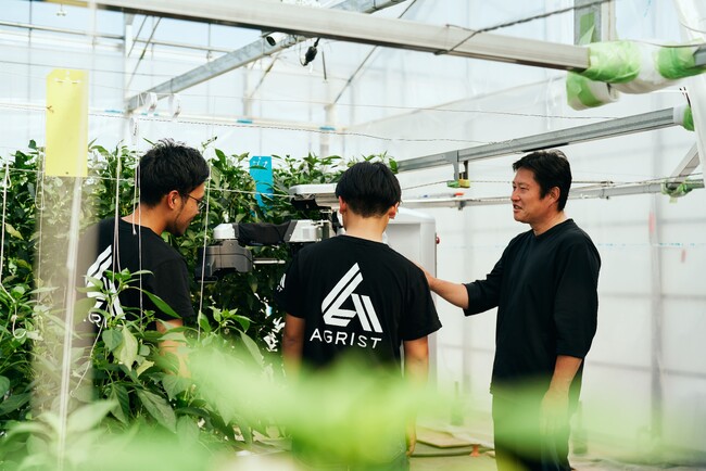 農業の担い手不足を解消 - AGRIST株式会社がJR九州ファーム株式会社様、他2農家と協力し、AI収穫ロボットを実証実験として導入。ピーマン農家の生産性向上に貢献。