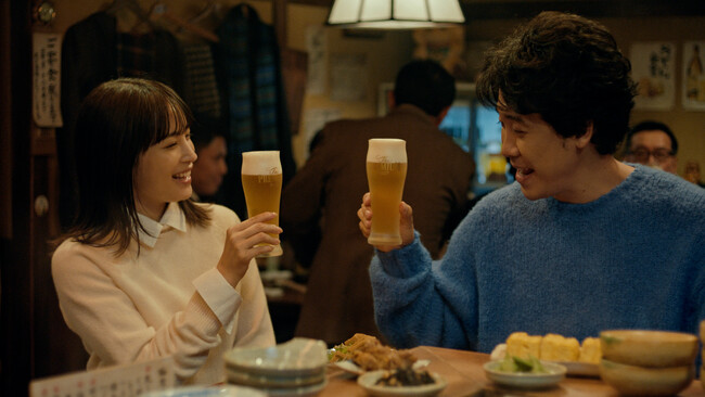 大泉洋さんと広瀬すずさんがついにCM初共演！「ザ・プレミアム・モルツ」新TV-CM「年末のごほうび」篇が11月27日（月）より全国で順次オンエア開始