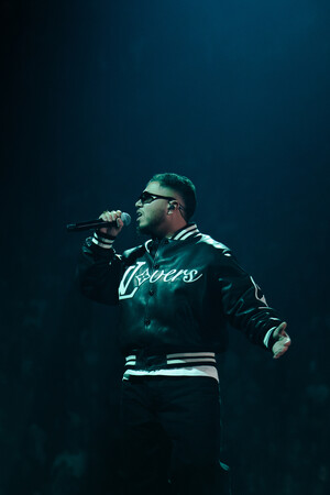 【ルイ・ヴィトン】ハムザが「Sincerement Tour」の最終公演でルイ・ヴィトンを着用