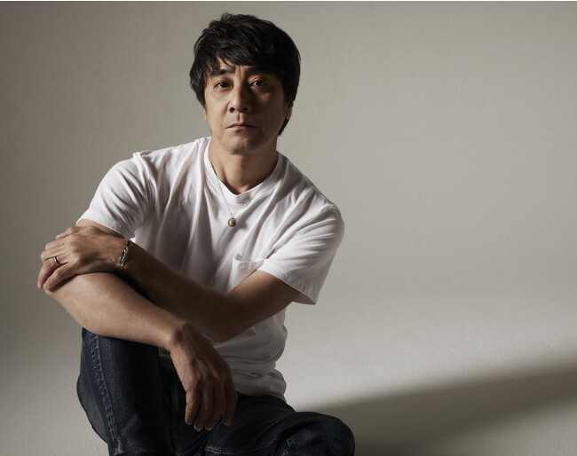 山崎まさよしの弾き語りツアー、ピアニストの塩谷哲氏をゲストに迎えたスペシャル公演の模様をWOWOWプラスで2024年1月28日(日)18:15～テレビ初独占放送決定！
