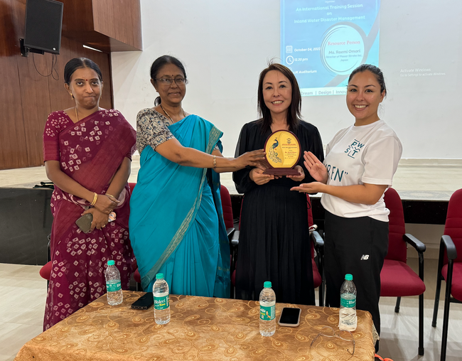 溺死とジェンダー：インドの女子大学で日本のスイミングスクールが水難訓練を実施