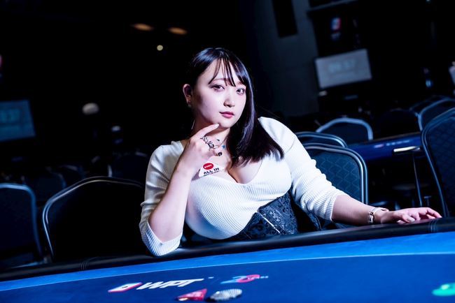 ポーカーディーラーグラドルの鈴木双葉、ニコニコチャンネルプラスにて「むちむち大天使様の癒し部屋」を開設！初回生放送は11月28日（火）20時スタート