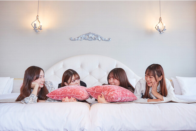 【ホテル ユニバーサル ポート＆ヴィータ】ホカンス女子会にも！フレンチガーリーなきらきらコーナールームに泊まる期間限定「選べるビュッフェ付き宿泊プラン」登場