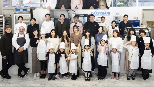 世界一のシェフとFMIコーポレートシェフが、1人親世帯の子供たちと“食育”料理教室を開催しました。
