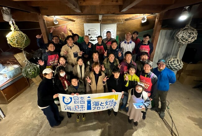 灯台の麓が白黒でデザイン！まちなか灯台での夜市で特別な時間を！生地鼻灯台 第3回「灯台ナイトマーケット」を開催しました！