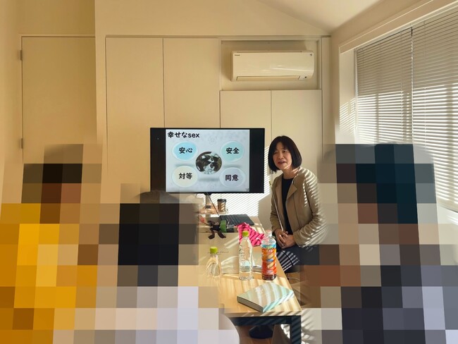 株式会社つばめLaboが櫻井裕子氏と男性向け性教育キット「はじめてキットfor boys」発売記念イベントを実施