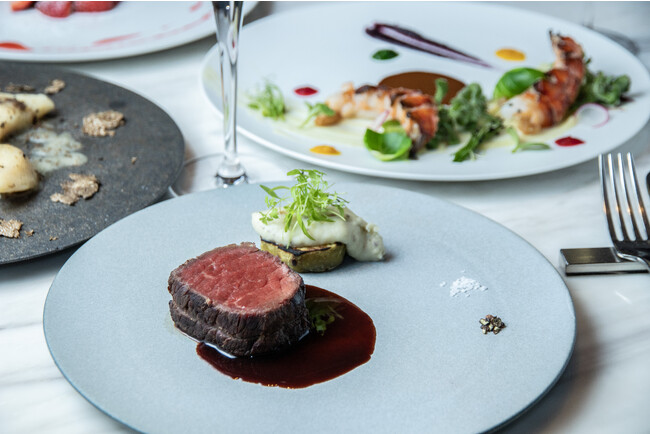 【薪で火を灯し、燻香までまとわせた特製グリラーが最高の肉をご用意】東京・渋谷 ミヤシタパーク内レストラン「NEW LIGHT」が12/23（土）～25（月）期間限定のクリスマスコースの予約受付スタート